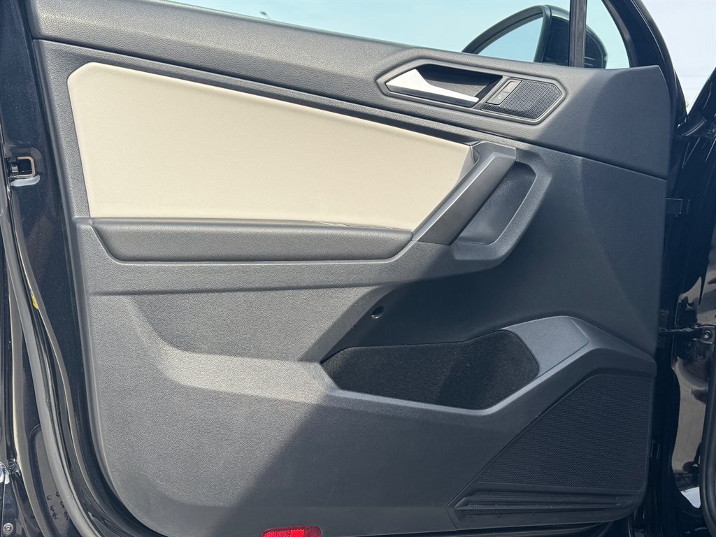 2021 Volkswagen Tiguan SE - Photo 12